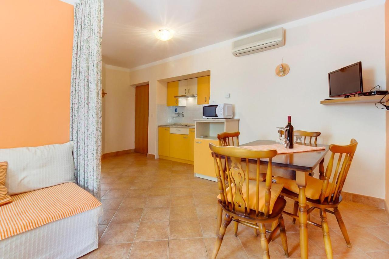Apartments With A Parking Space מאלי לוסיניי מראה חיצוני תמונה