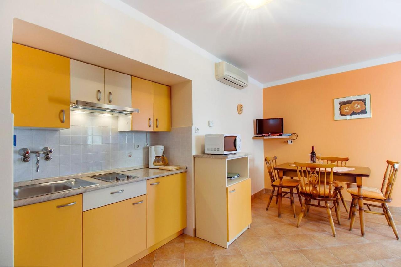 Apartments With A Parking Space מאלי לוסיניי מראה חיצוני תמונה